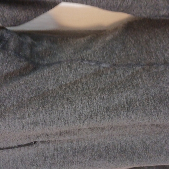 Patagonia thumb hole top - Picture 7 of 16